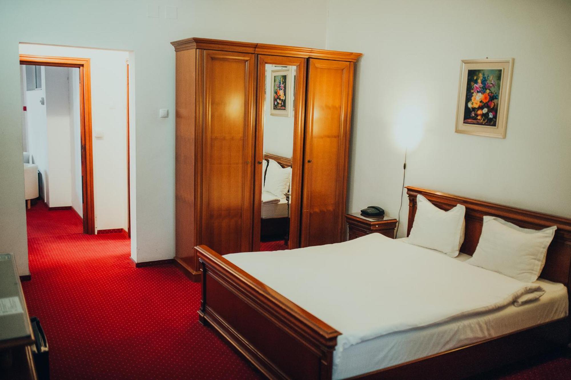 Hotel Bavaria Craiova Eksteriør bilde